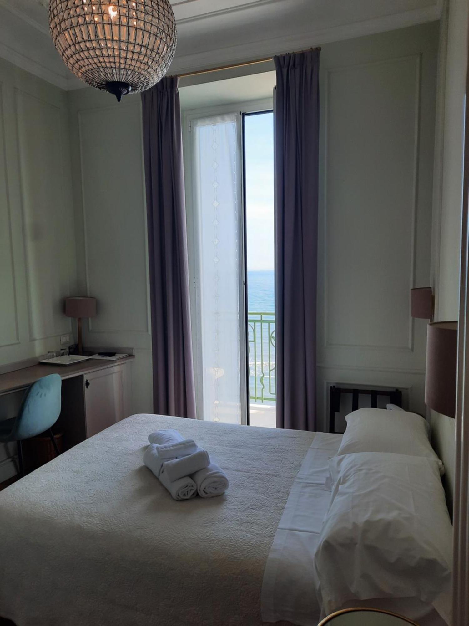 Hotel Eden Alaxi Hotels อาลัสซิโอ ภายนอก รูปภาพ